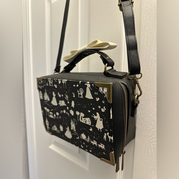 Loungefly Disney Princess Vintage-Inspired Box Crossbody Bag - Picture 4 of 8